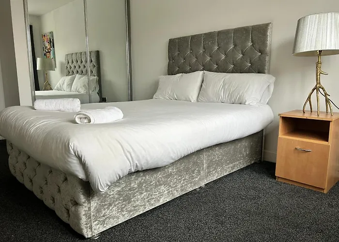 Nottingham Central Apartment With Balcony And Two Bedrooms