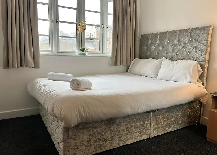 Nottingham Central Apartment With Balcony And Two Bedrooms