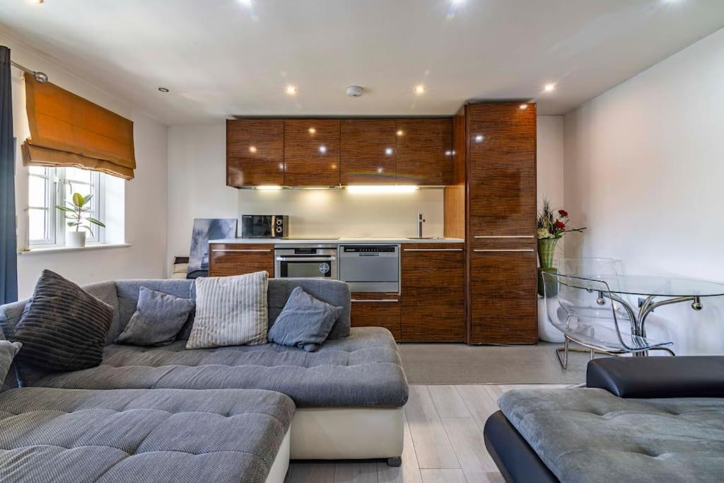 With Balcony And Two Bedrooms Ноттингем