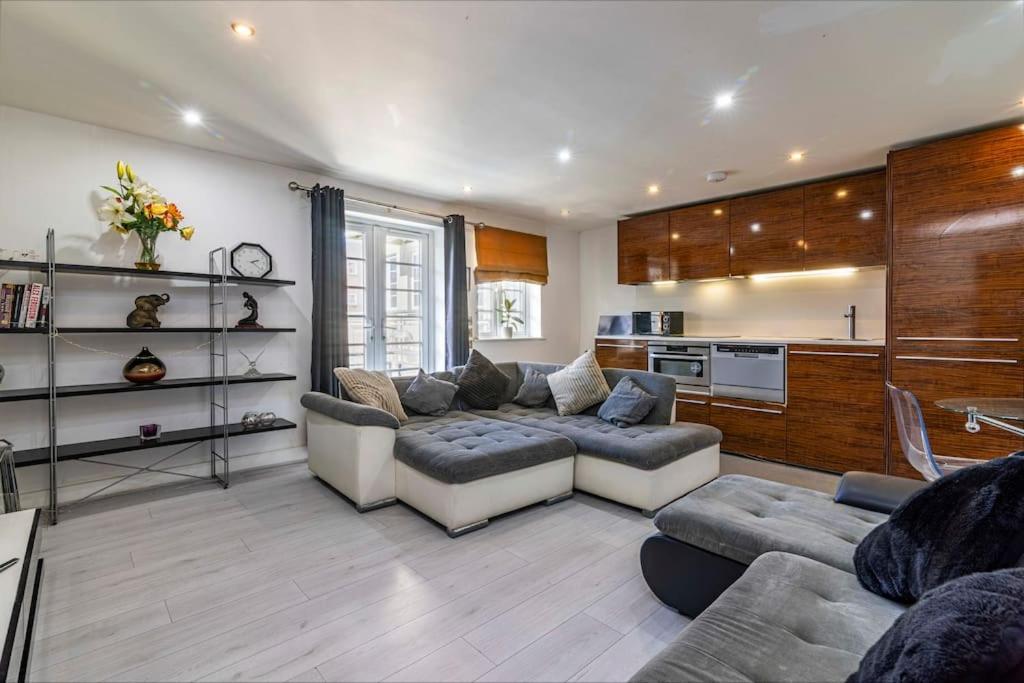Apartment With Balcony And Two Bedrooms